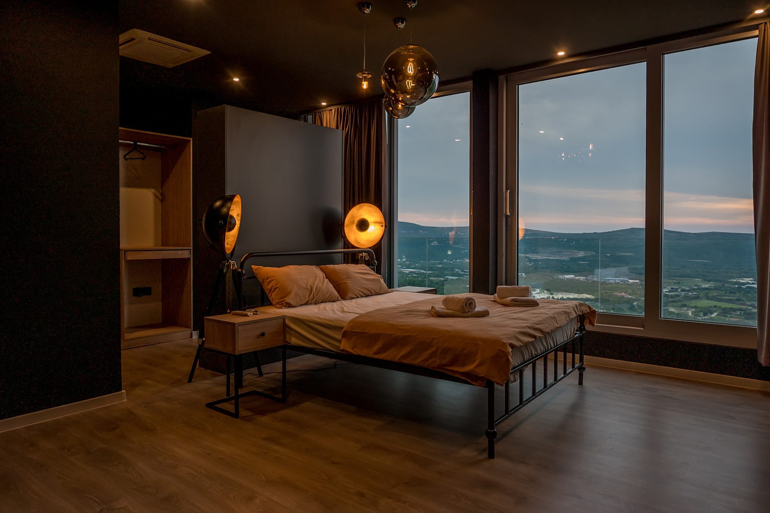 www.veri.me Atemberaubende neue Villa mit spektakulärem Blick auf die Bucht von Tivat — Montenegro