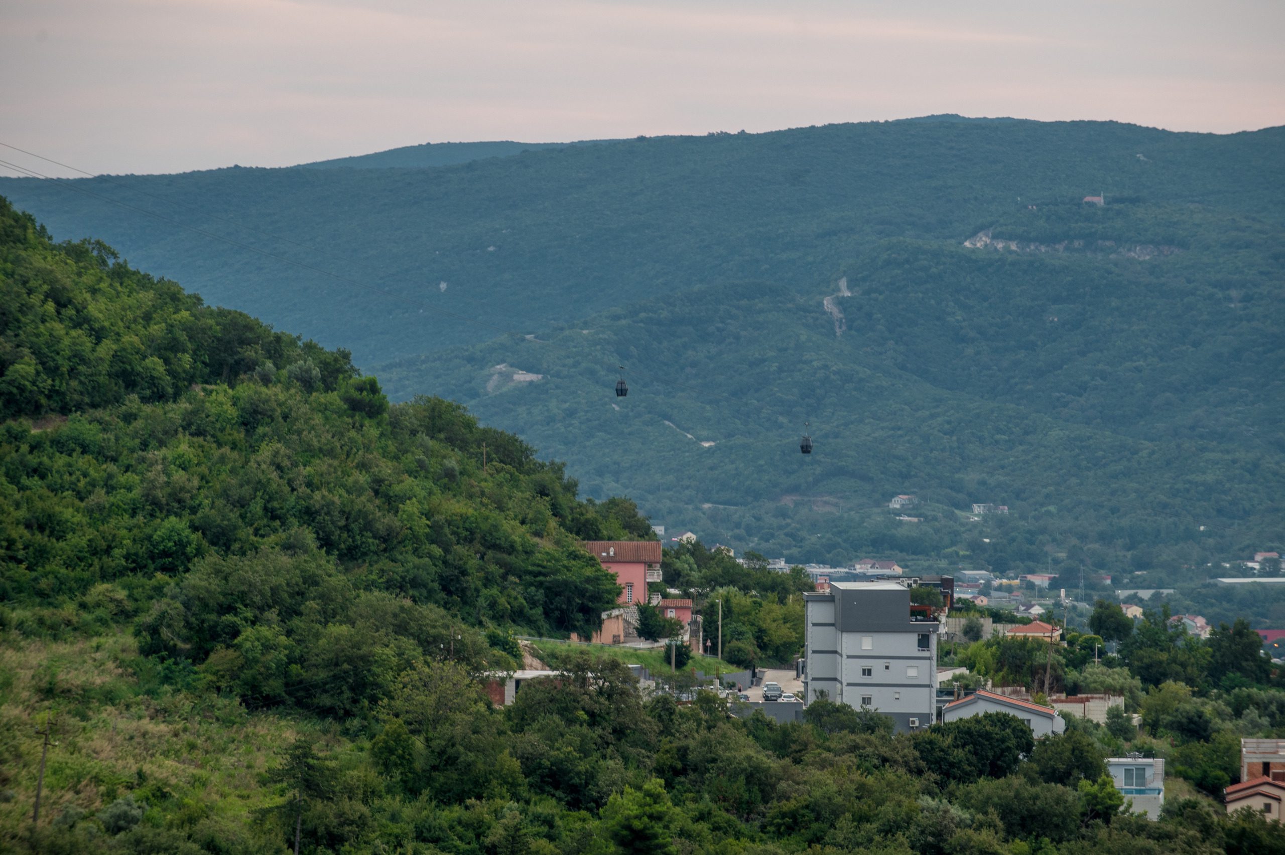 www.veri.me Atemberaubende neue Villa mit spektakulärem Blick auf die Bucht von Tivat — Montenegro