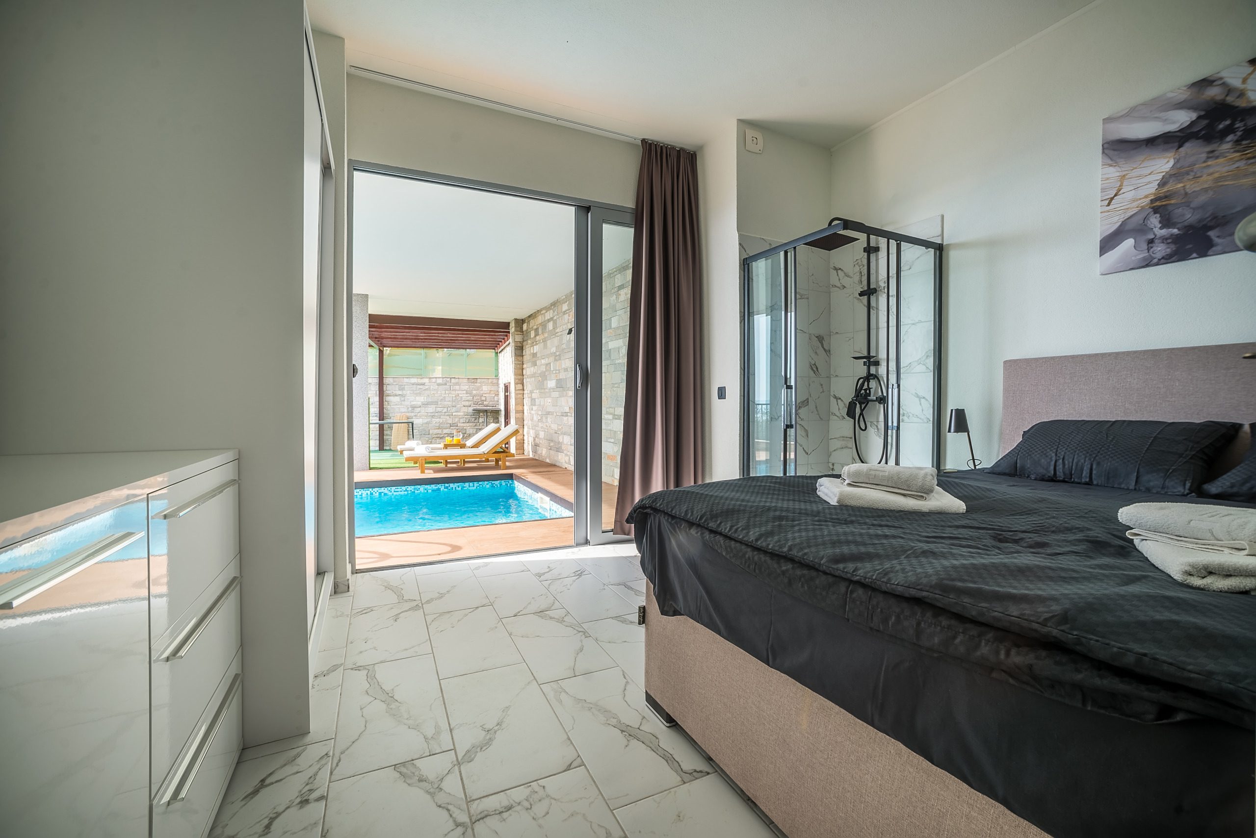 www.veri.me Atemberaubende neue Villa mit spektakulärem Blick auf die Bucht von Tivat — Montenegro