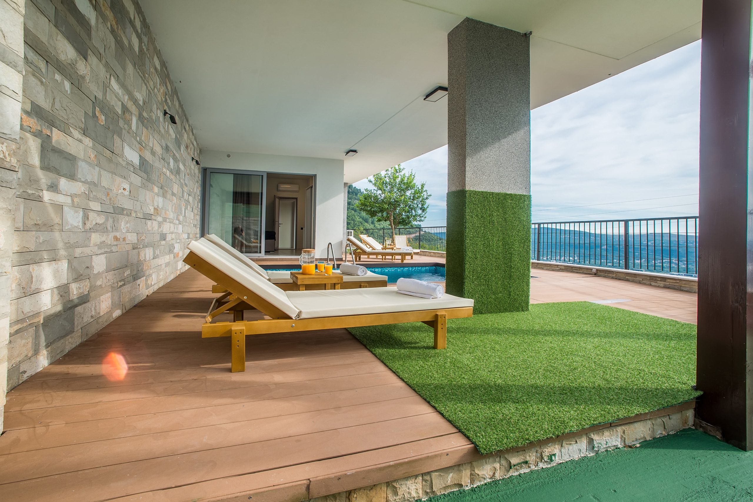 www.veri.me Atemberaubende neue Villa mit spektakulärem Blick auf die Bucht von Tivat — Montenegro