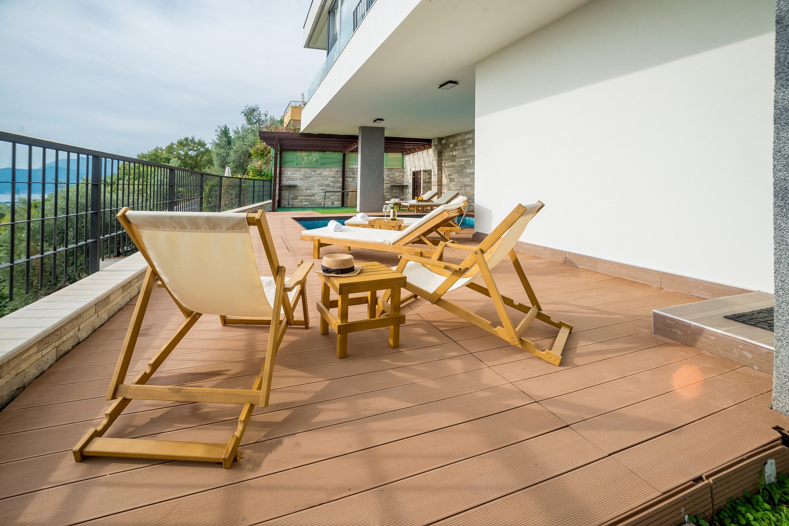 www.veri.me Atemberaubende neue Villa mit spektakulärem Blick auf die Bucht von Tivat — Montenegro