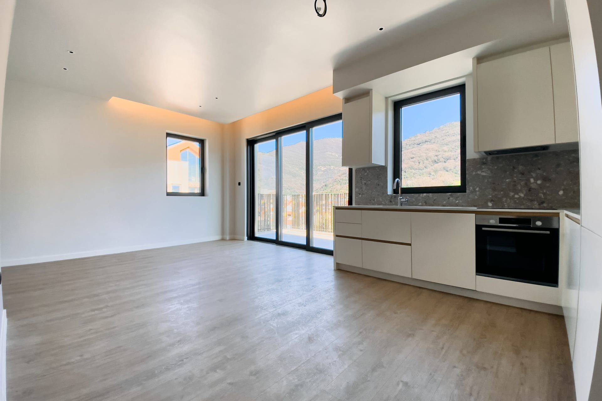 MREproperty (13) Великолепная двухкомнатная квартира в Тивате — Черногория