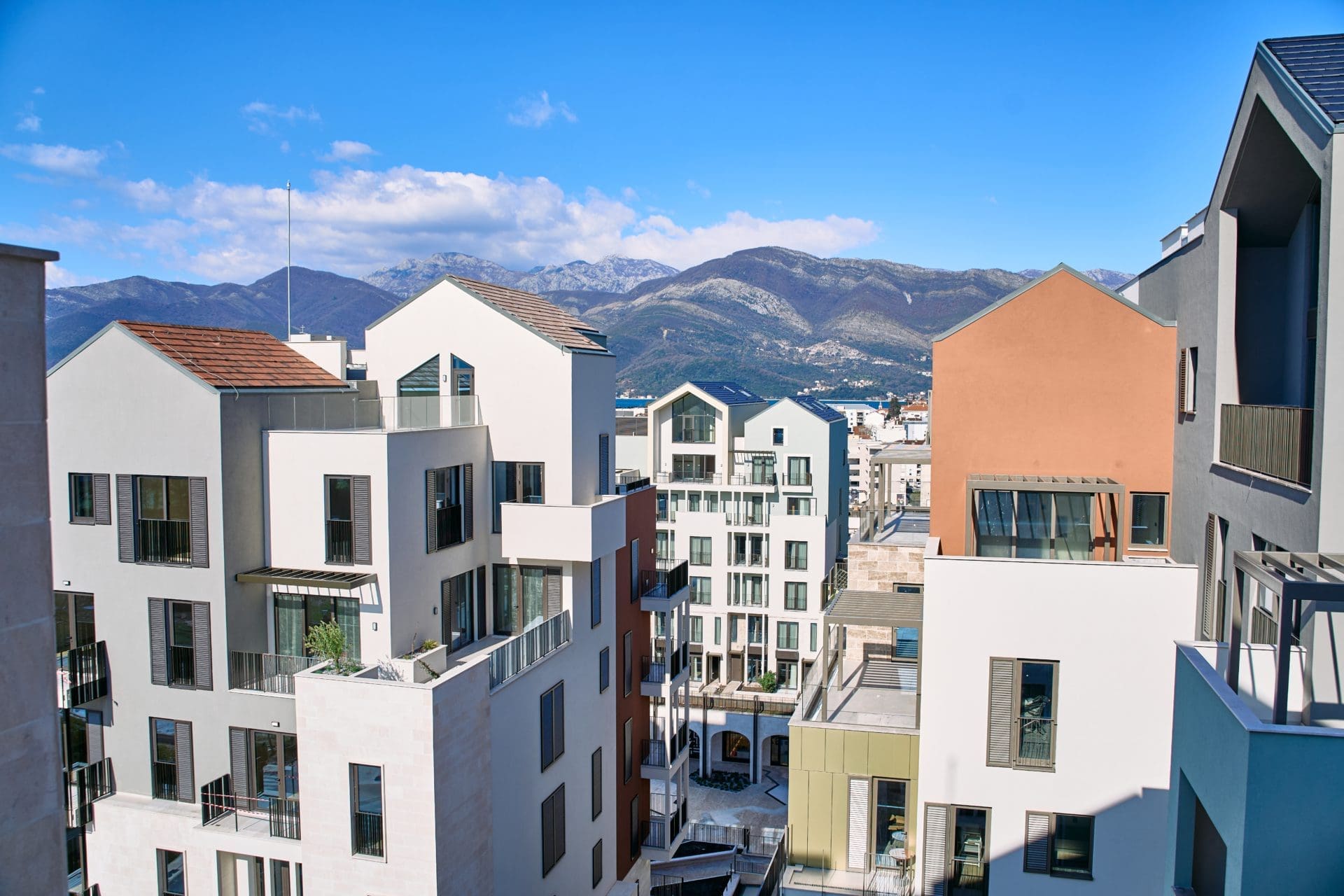 Объект MREproperty (28) Великолепная двухкомнатная квартира в Тивате — Черногория