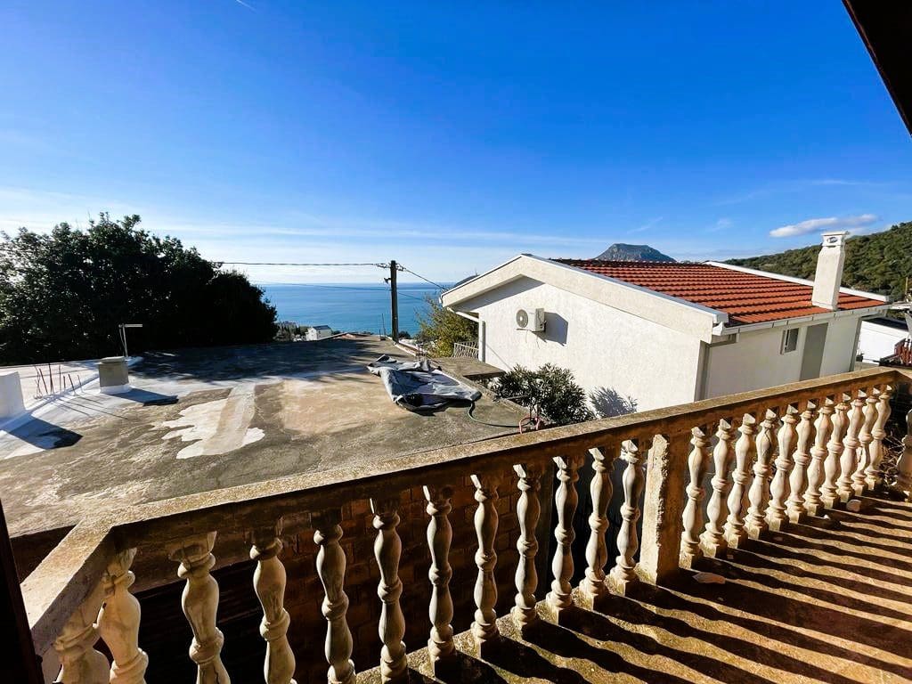 House · Sutomore