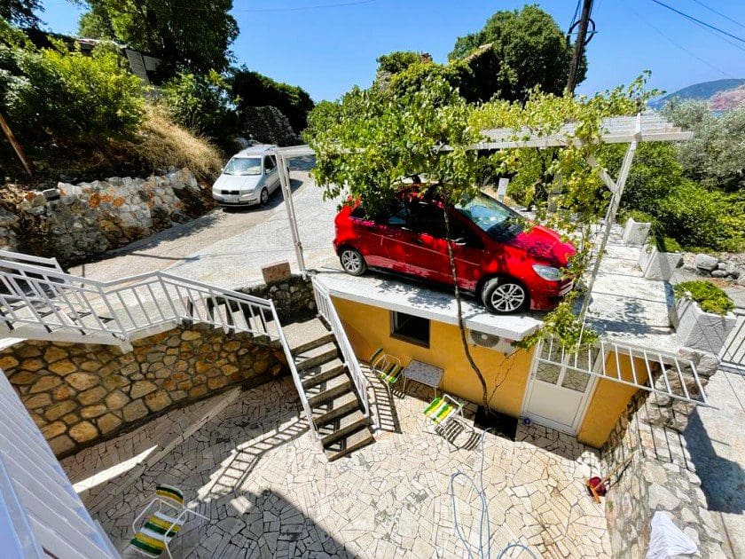 House · Sutomore