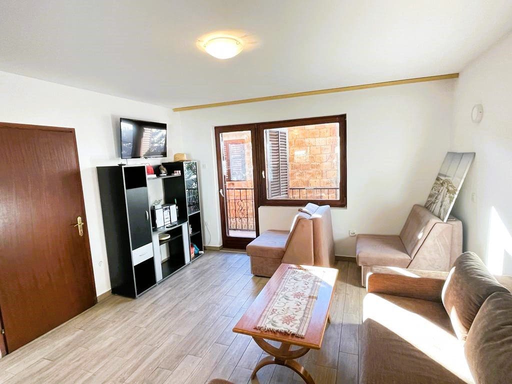House · Sutomore