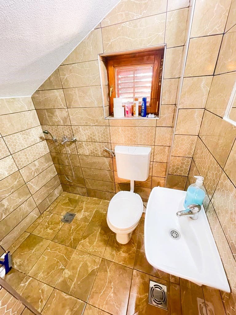 House · Sutomore
