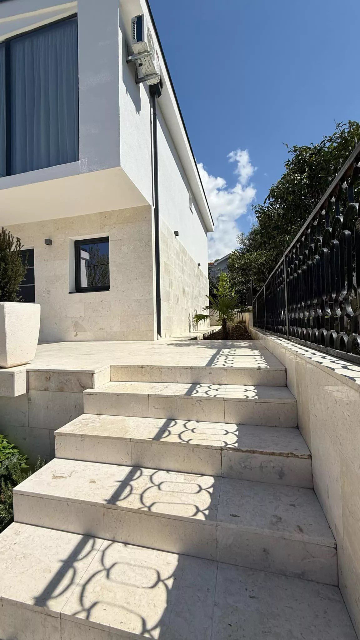 House · Dobra Voda