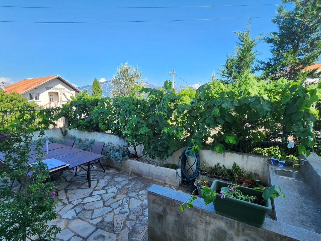 House · Radovici