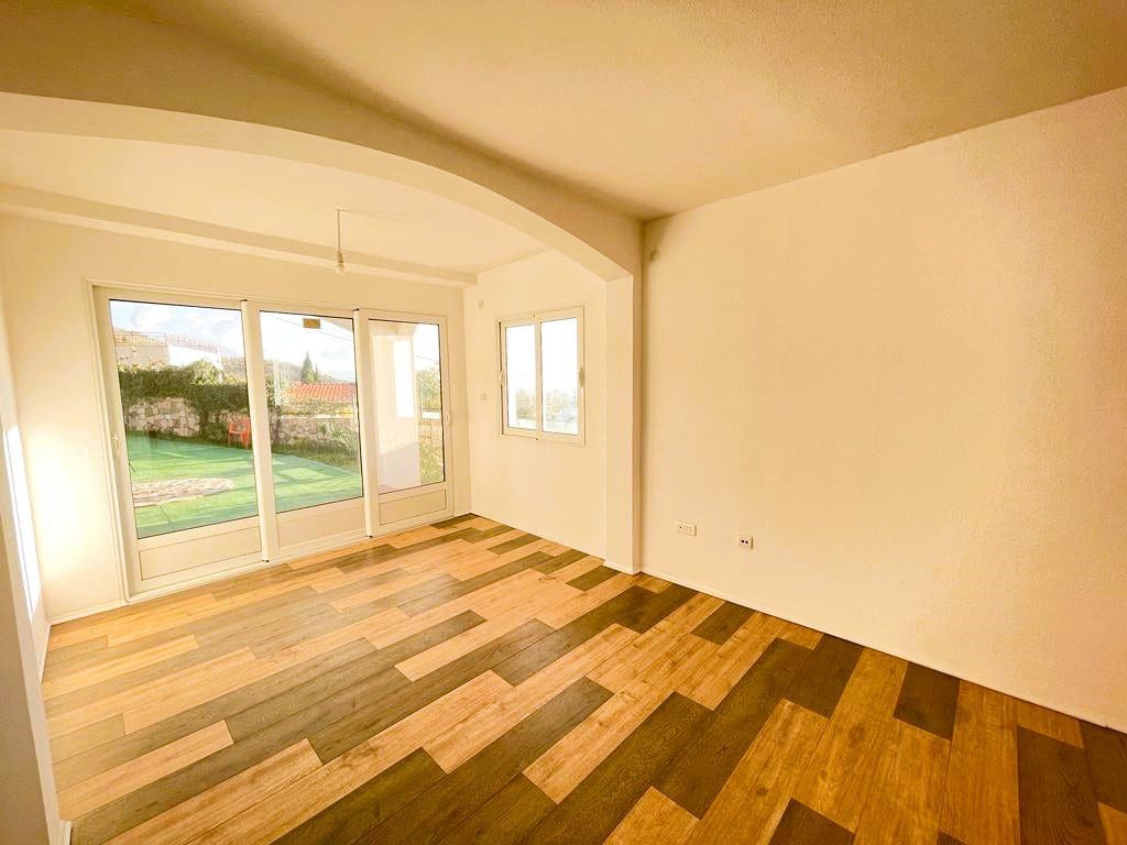 House · Sutomore