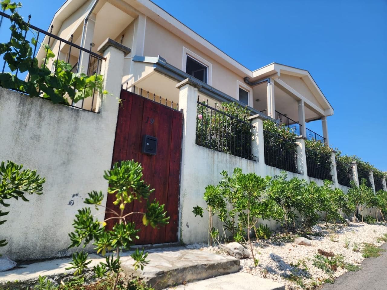 House · Radovici