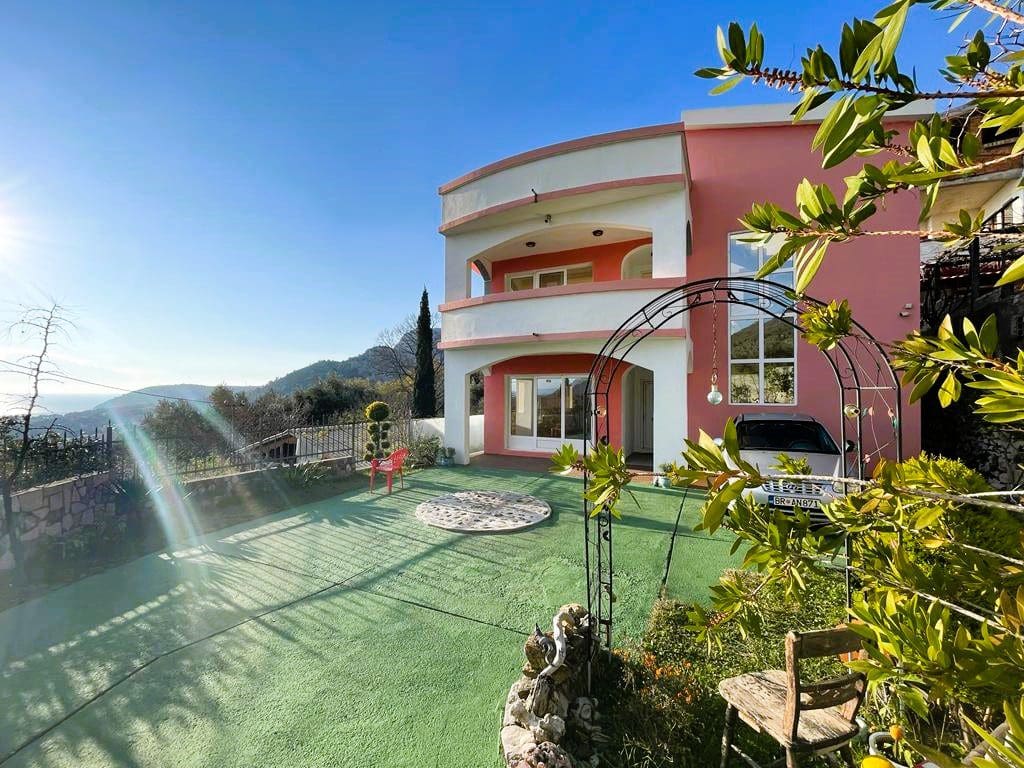 House · Sutomore