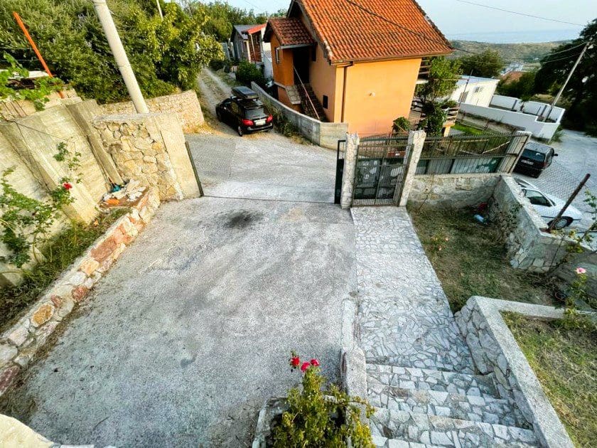 House · Sutomore