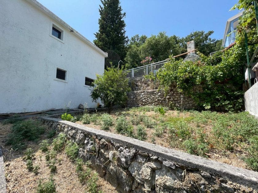 House · Sutomore