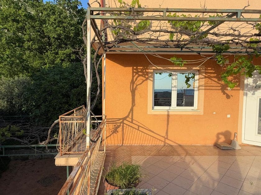 House · Sutomore