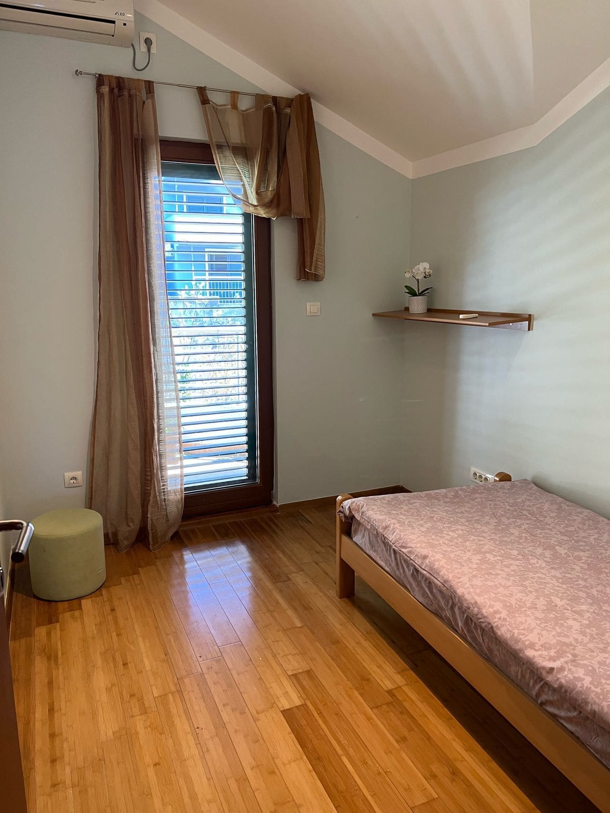 MRE-nekretnina Crna Gora (12) Dvostambeni stan na prodaju u Risnu – 130 m² u kompleksu Roman Gardens — Crna Gora