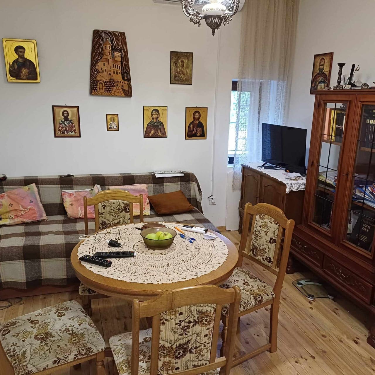 MRE-property Karadağ (12) Danilovgrad yakınlarında satılık seçkin taş ev – Bahçeleri ve güvenlik sistemiyle kültürel bir hazine — Karadağ