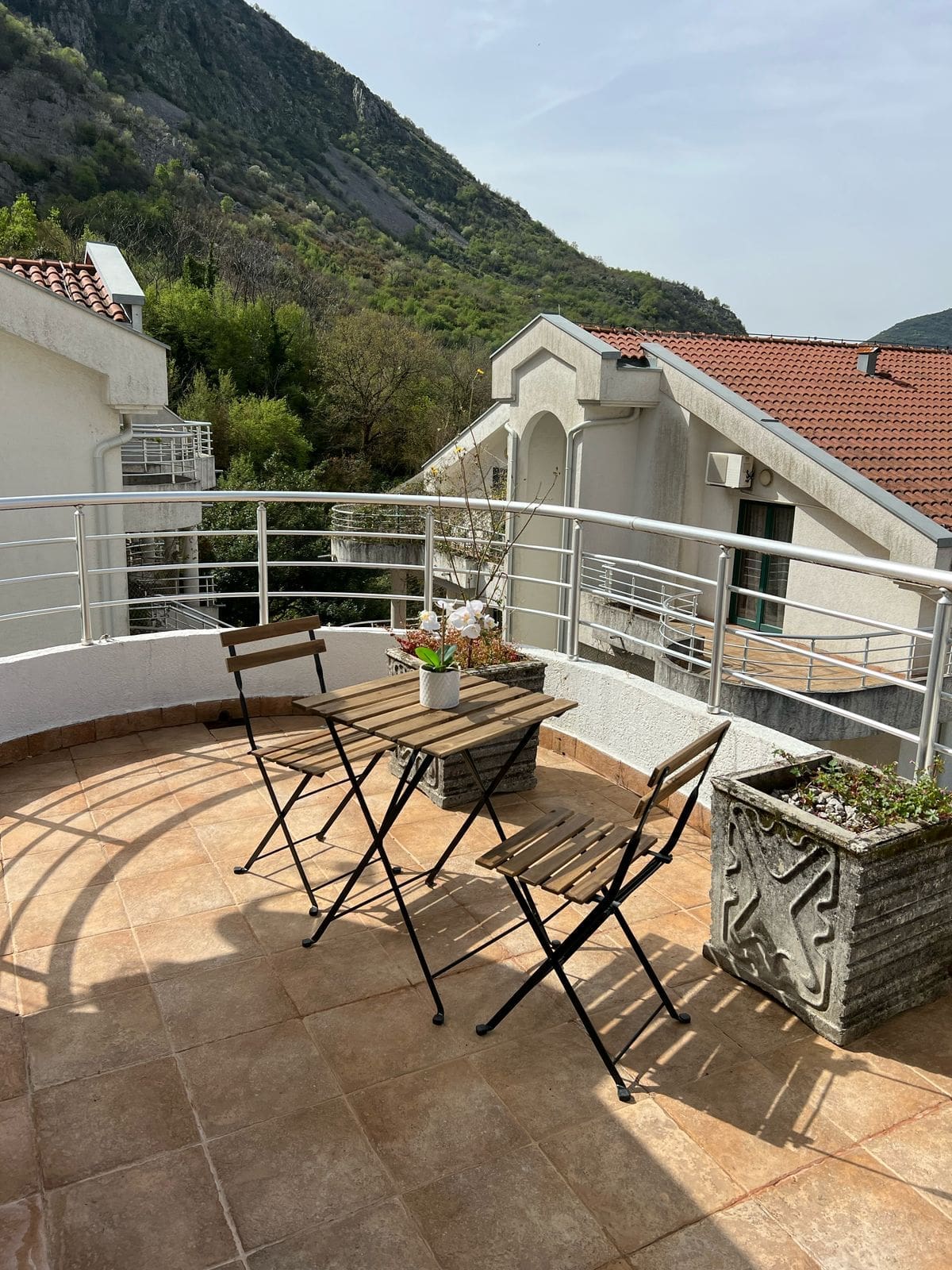 MRE-nekretnina Crna Gora (14) Dvostambeni stan na prodaju u Risnu – 130 m² u kompleksu Roman Gardens — Crna Gora