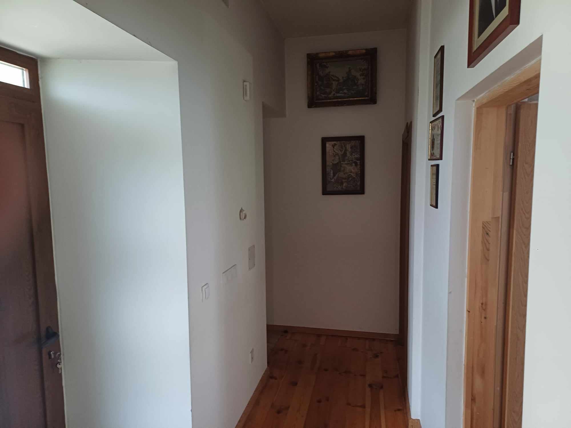 MRE-property Karadağ (14) Danilovgrad yakınlarında satılık seçkin taş ev – Bahçeleri ve güvenlik sistemiyle kültürel bir hazine — Karadağ