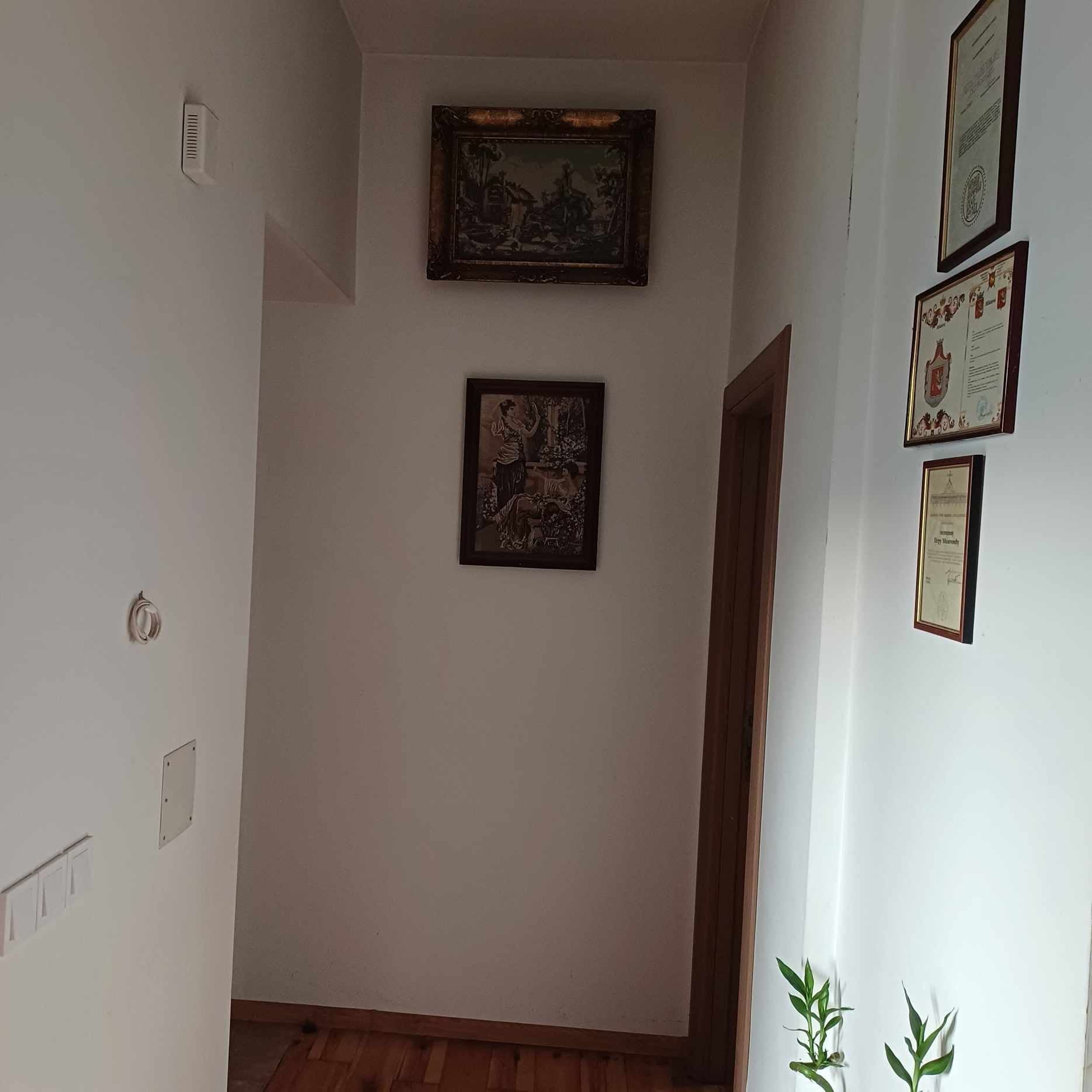 MRE-property Karadağ (16) Danilovgrad yakınlarında satılık seçkin taş ev – Bahçeleri ve güvenlik sistemiyle kültürel bir hazine — Karadağ