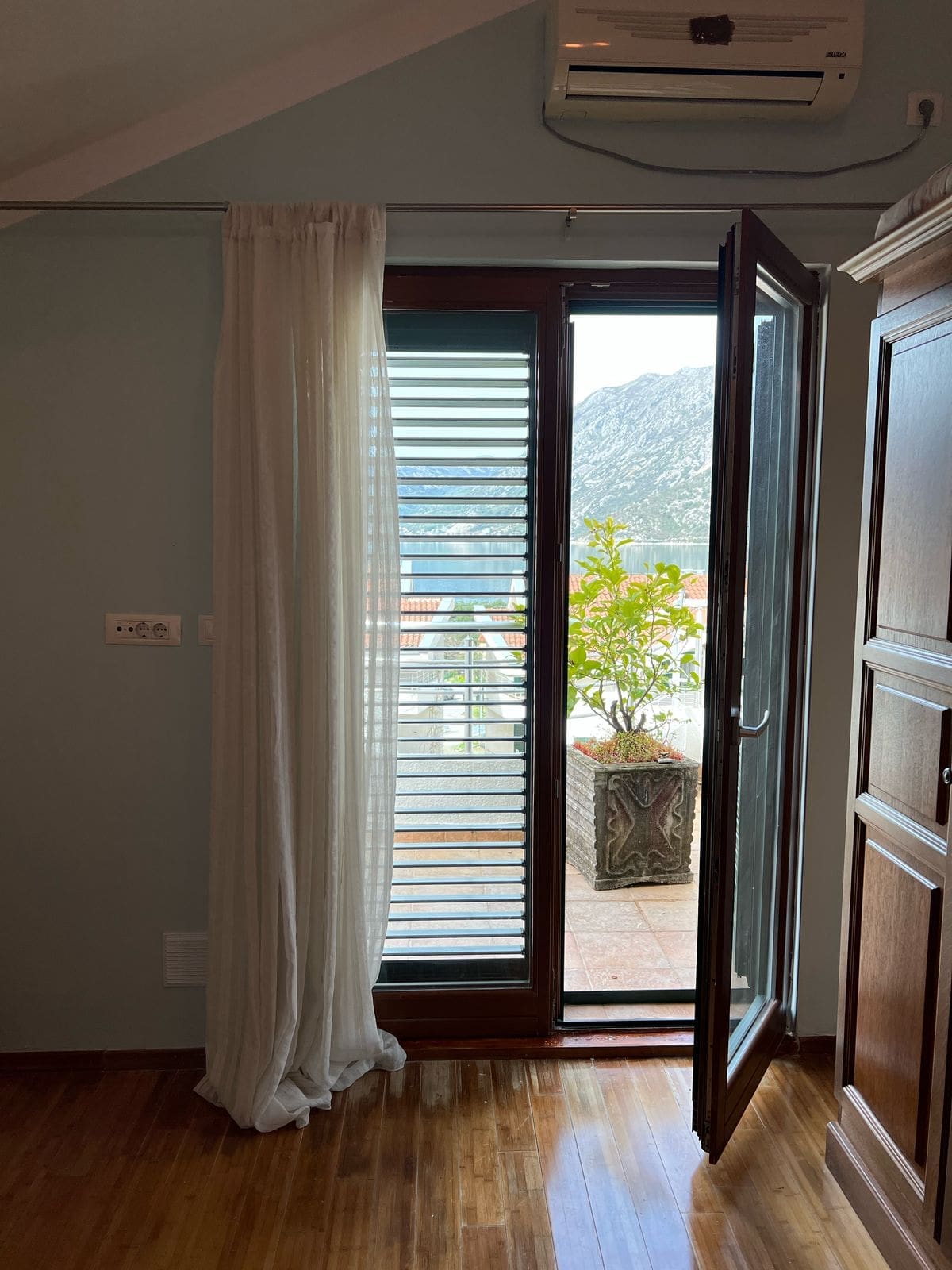 MRE-nekretnina Crna Gora (17) Dvostambeni stan na prodaju u Risnu – 130 m² u kompleksu Roman Gardens — Crna Gora
