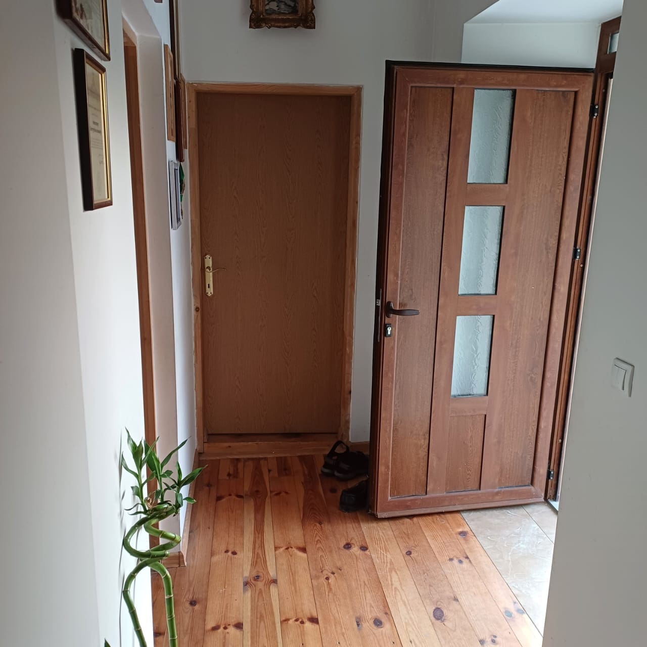 MRE-property Karadağ (19) Danilovgrad yakınlarında satılık seçkin taş ev – Bahçeleri ve güvenlik sistemiyle kültürel bir hazine — Karadağ