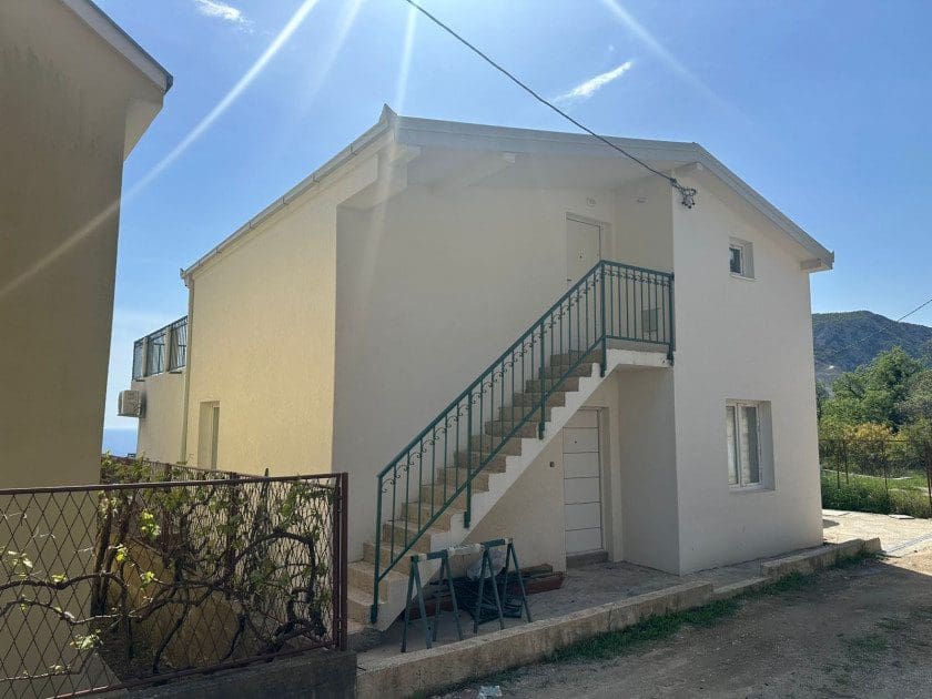 House · Sutomore