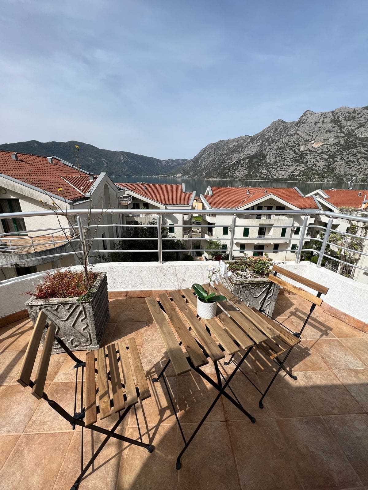 MRE-nekretnina Crna Gora (23) Dvostambeni stan na prodaju u Risnu – 130 m² u kompleksu Roman Gardens — Crna Gora