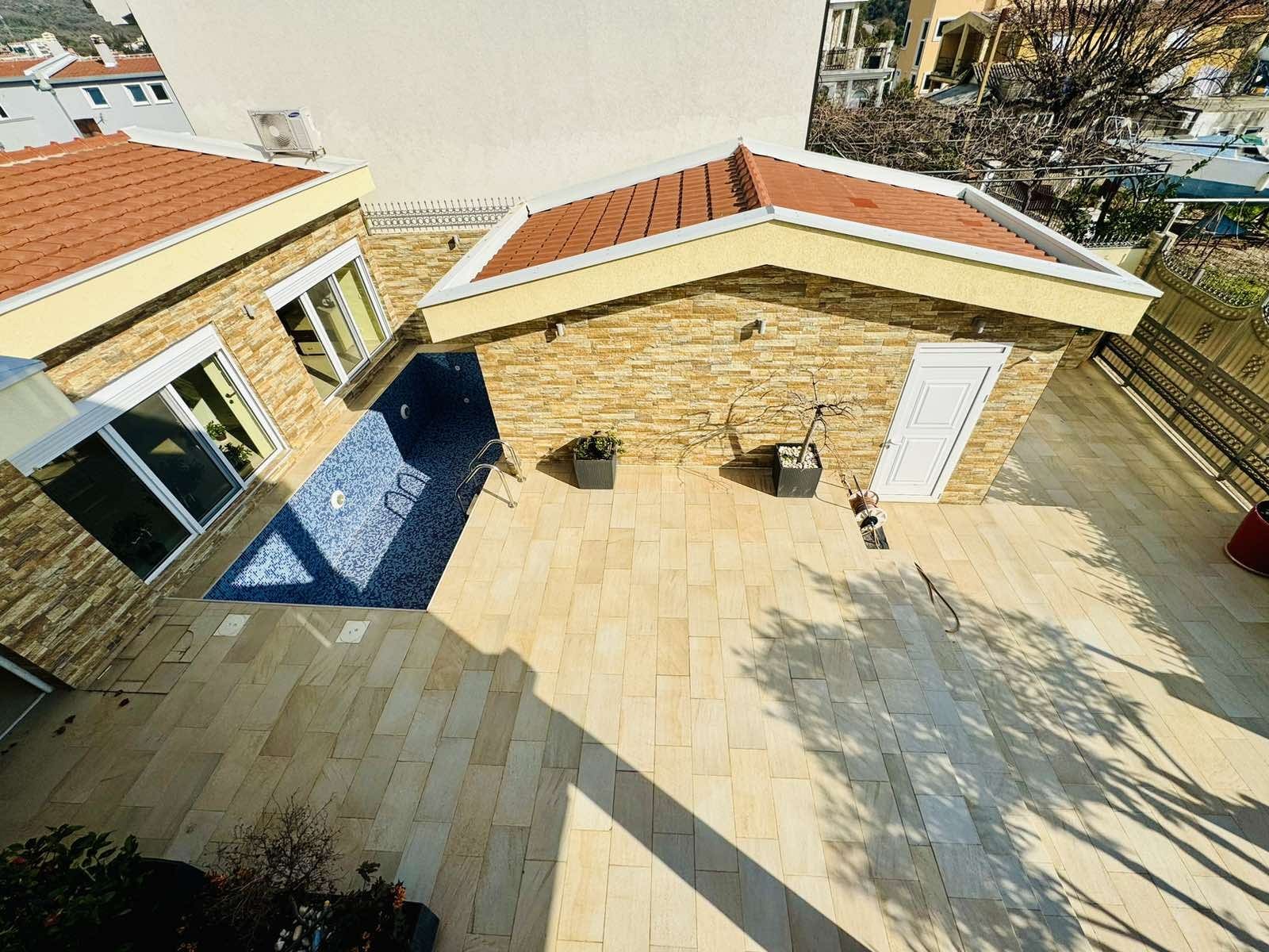 House · Dobra Voda