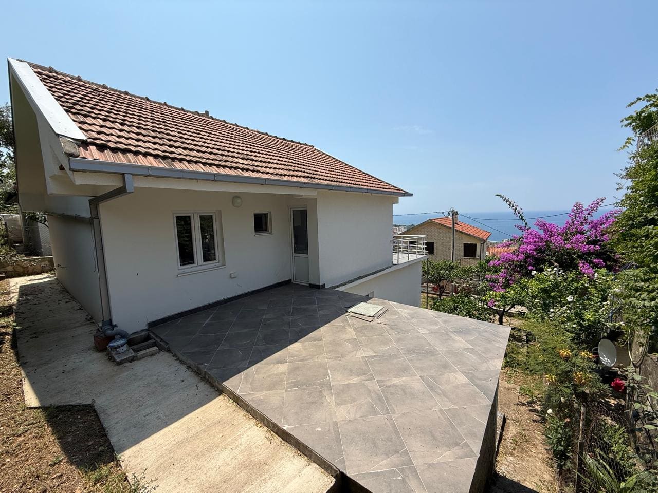 House · Dobra Voda