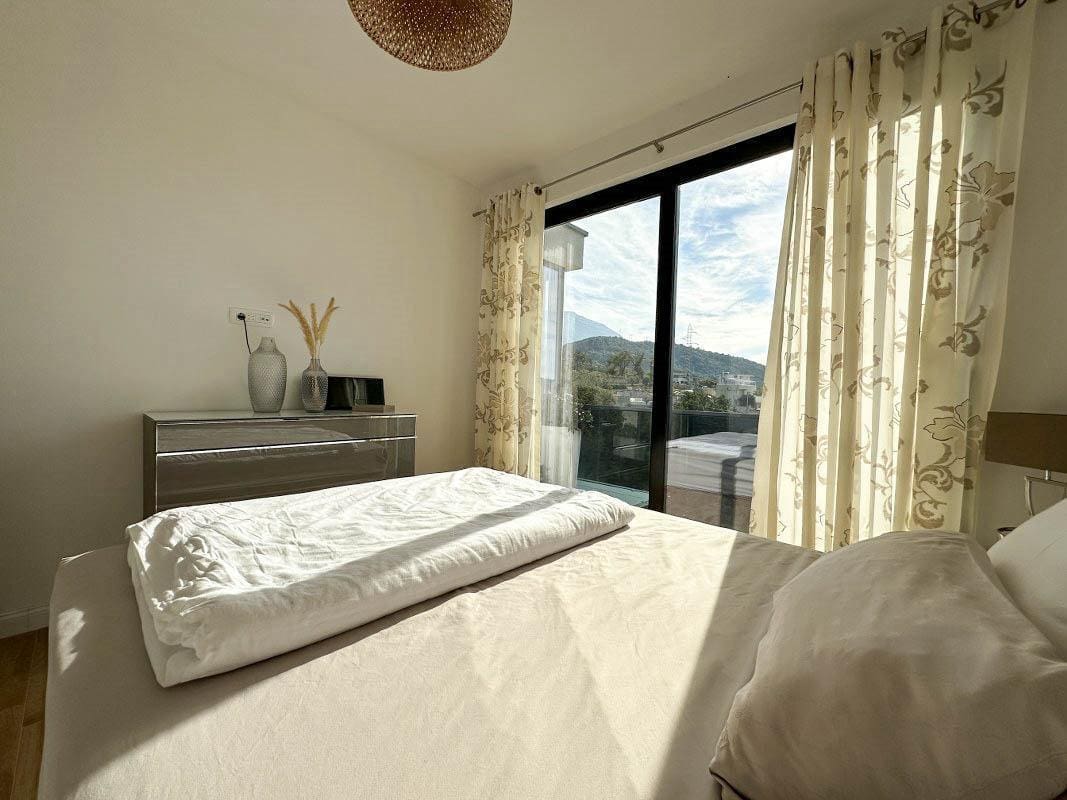 MRE-Immobilie Montenegro (17) Villa mit Pool in Bar – Moderner 3-Zimmer-Traum — Montenegro