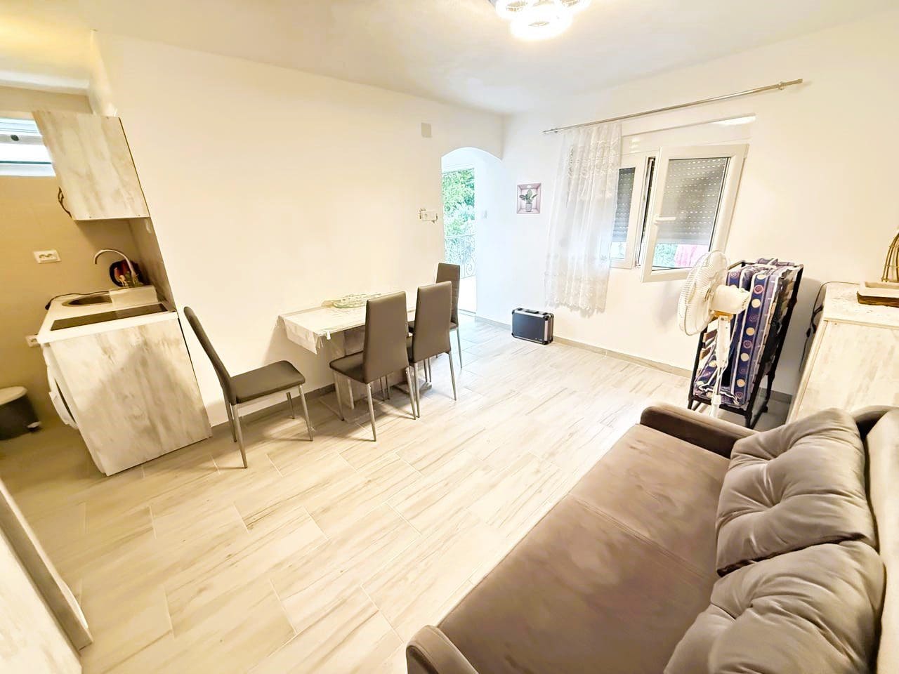 House · Sutomore