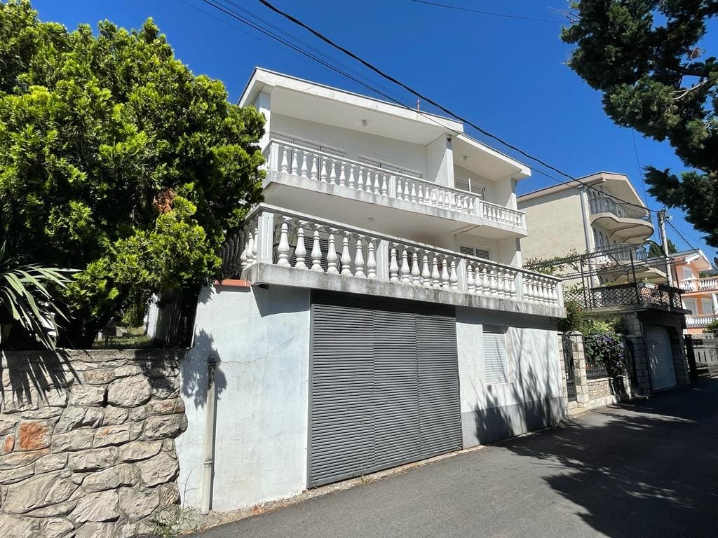 House · Sutomore