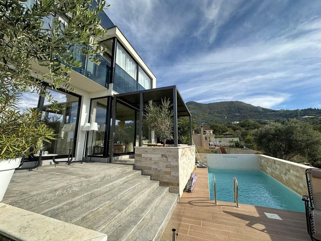 MRE-Immobilie Montenegro (25) Villa mit Pool in Bar – Moderner 3-Zimmer-Traum — Montenegro