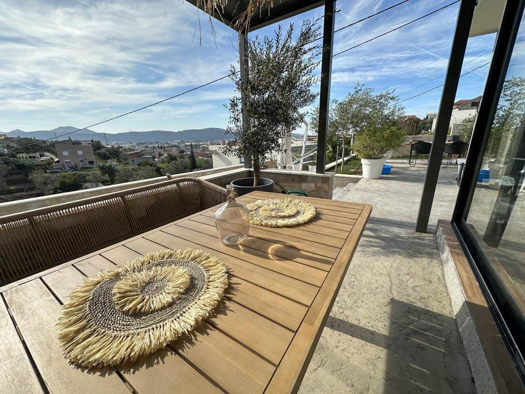 MRE-Immobilie Montenegro (26) Villa mit Pool in Bar – Moderner 3-Zimmer-Traum — Montenegro
