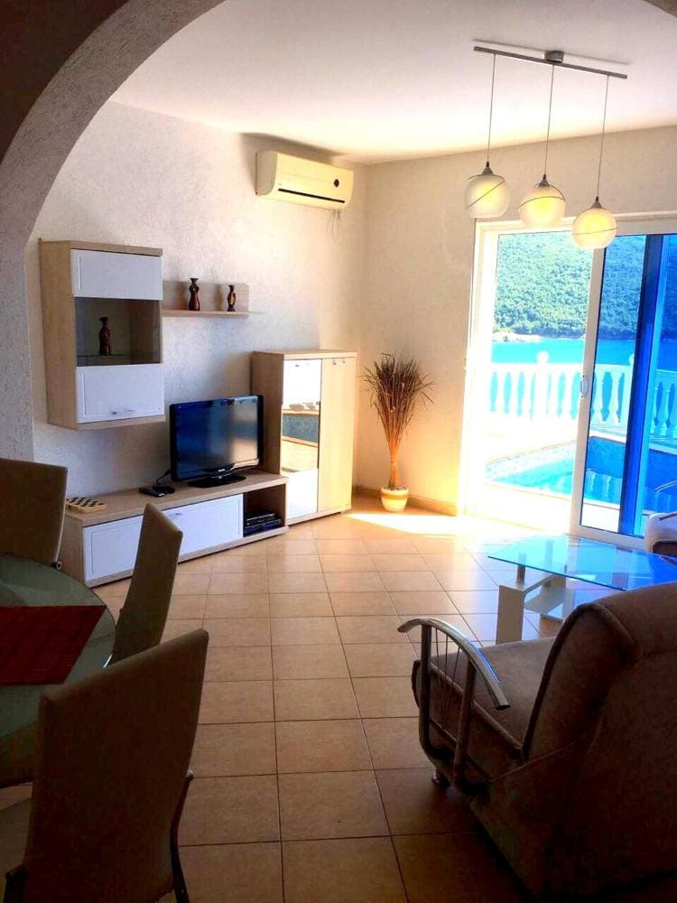 MRE-Immobilie Montenegro (30) Charmante 3-Zimmer-Villa in Ulcinj - Kruce mit Pool & Meerblick zu verkaufen — Montenegro