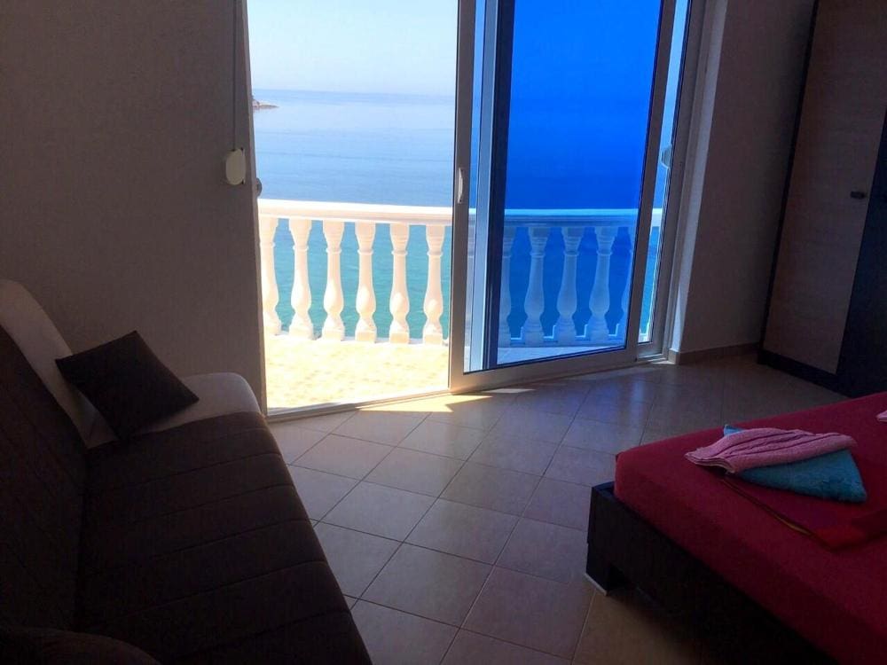 MRE-Immobilie Montenegro (34) Charmante 3-Zimmer-Villa in Ulcinj - Kruce mit Pool & Meerblick zu verkaufen — Montenegro