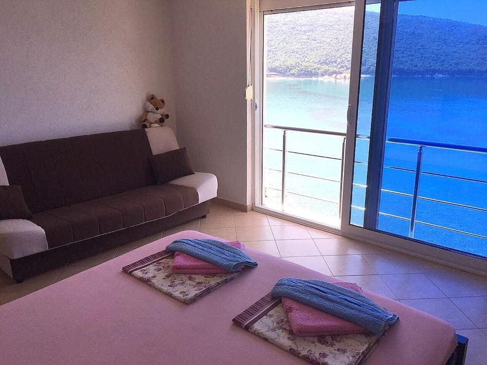 MRE-Immobilie Montenegro (37) Charmante 3-Zimmer-Villa in Ulcinj - Kruce mit Pool & Meerblick zu verkaufen — Montenegro