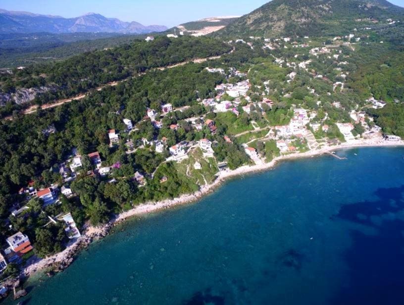 MRE-Immobilie Montenegro (38) Charmante 3-Zimmer-Villa in Ulcinj - Kruce mit Pool & Meerblick zu verkaufen — Montenegro