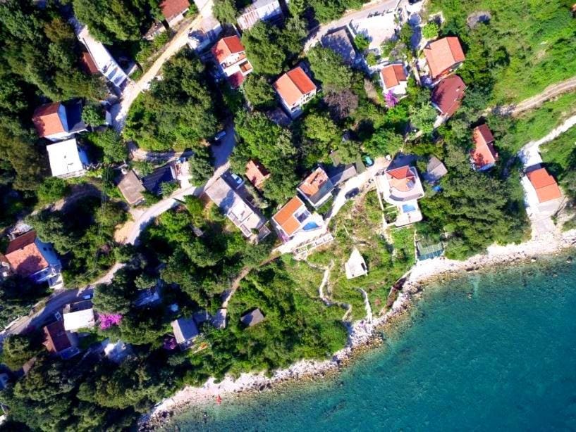 MRE-Immobilie Montenegro (39) Charmante 3-Zimmer-Villa in Ulcinj - Kruce mit Pool & Meerblick zu verkaufen — Montenegro