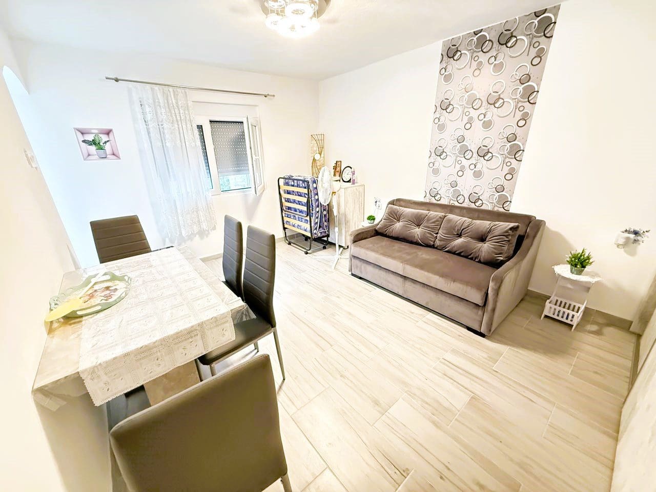 House · Sutomore