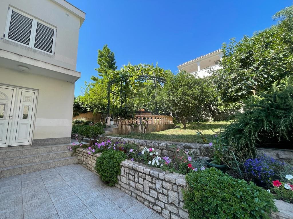House · Sutomore
