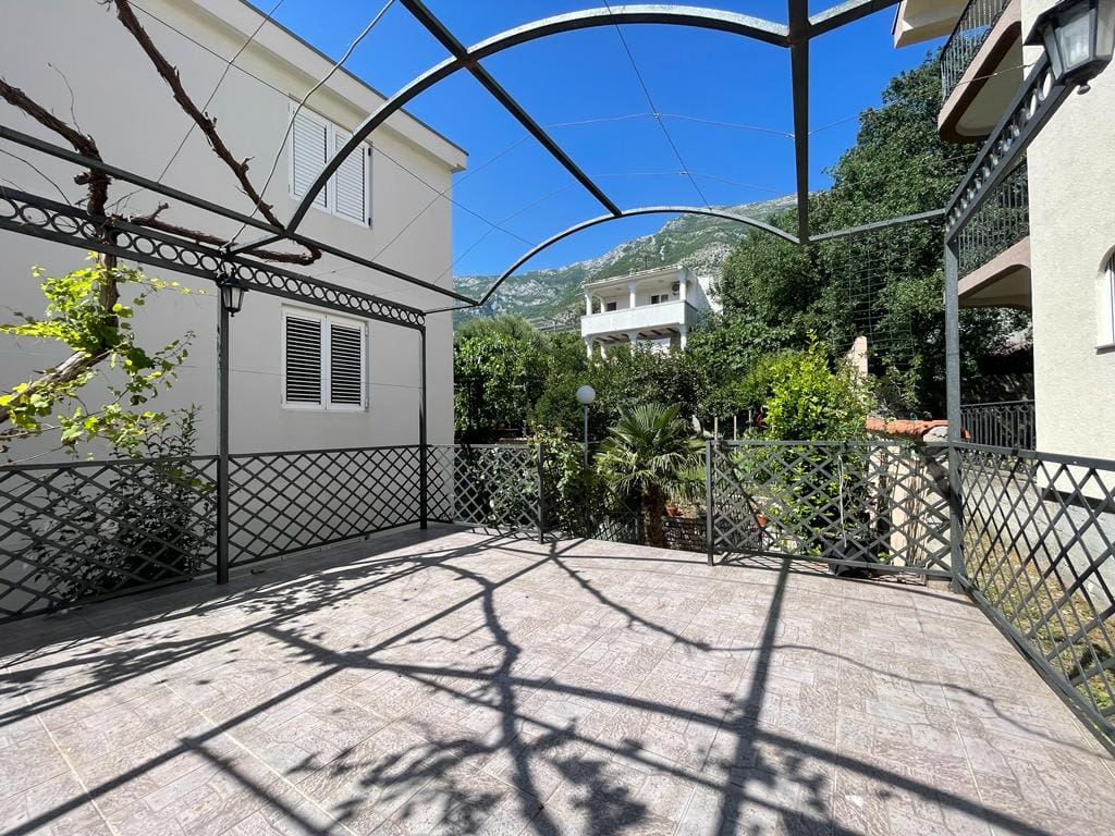 House · Sutomore