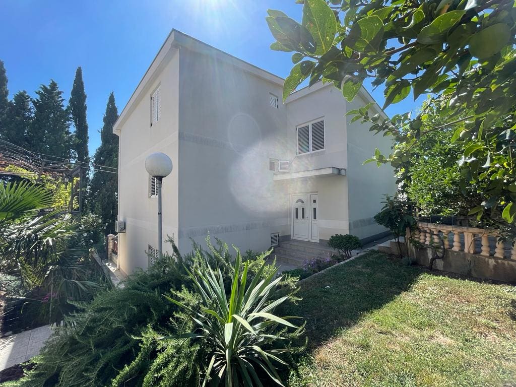 House · Sutomore