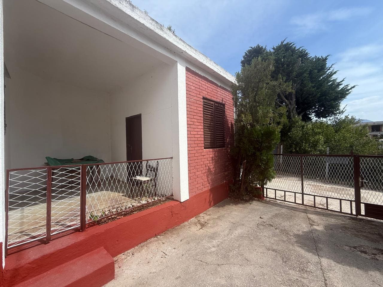 House · Sutomore