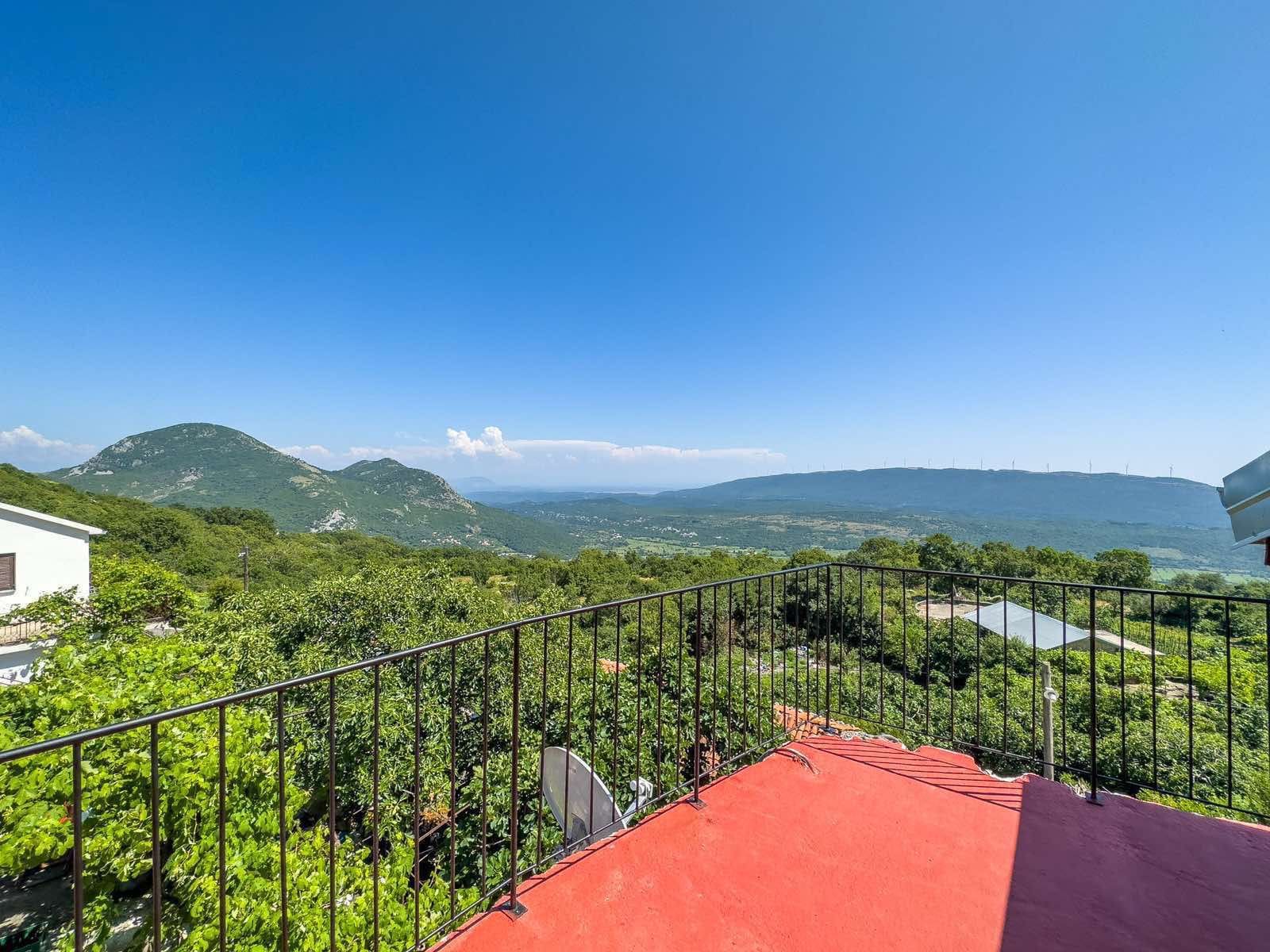 Montenegro Estates Crna Gora (1) Kamena kuća u Dobroj Vodi