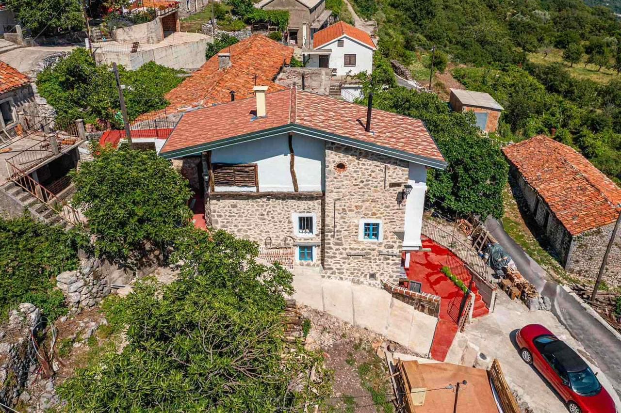 Montenegro Estates Crna Gora (28) Kamena kuća u Dobroj Vodi – 240m² sa prekrasnim pogledom — Crna Gora