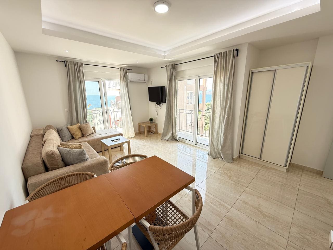 Montenegro Estates Montenegro (3) Stilvolle Wohnung zum Verkauf in Utjeha – 50 m² mit Meerblick und Bergblick — Montenegro