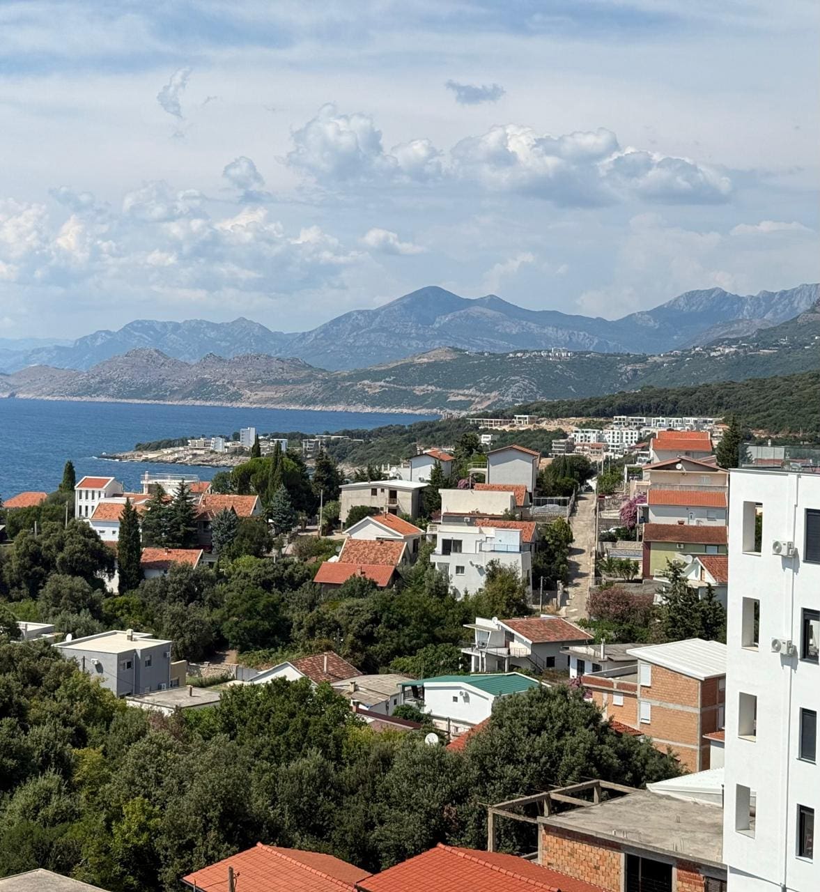 Montenegro Estates Montenegro (8) Stilvolle Wohnung zum Verkauf in Utjeha – 50 m² mit Meerblick und Bergblick — Montenegro