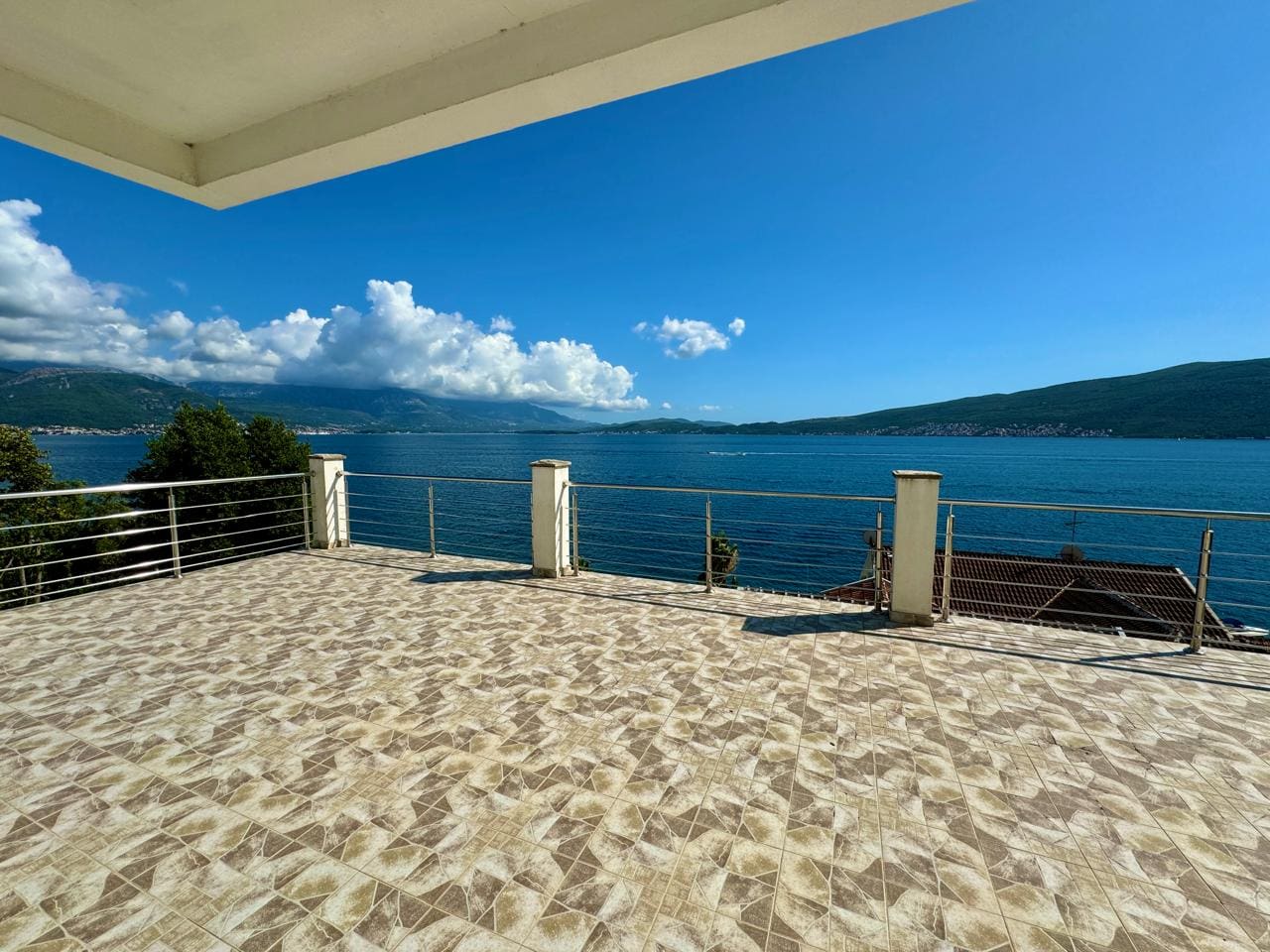Montenegro Estates Crna Gora (1) Vila sa pogledom na more u Baošićima